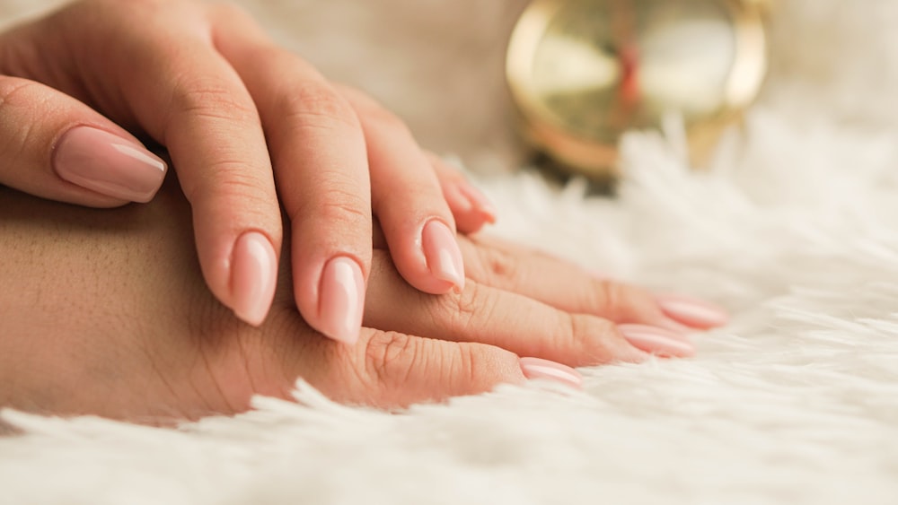 Paznokcie żelowe nude — przedłużanie żelem Bielsko-Biała
